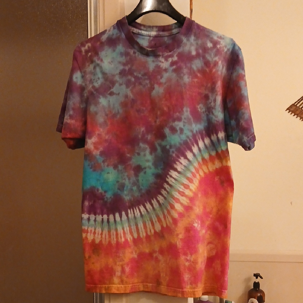 Stafford Red and Blue Short‎ Sleeve Tiedye Tee. Sz.M